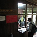 Kinabalu N.P. ~ 從 Timpohon Gate 進入 Summit Trail 要登記付費