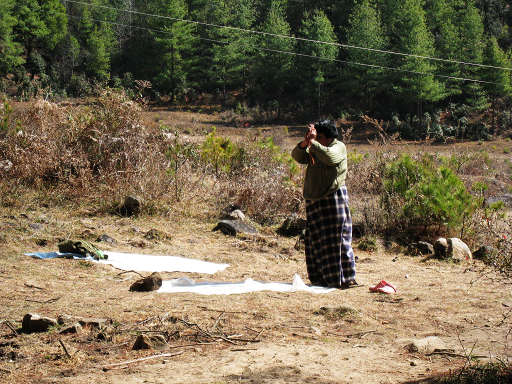 Taktsang Monastery（Paro）～朝虎穴寺頂禮膜拜的婦人