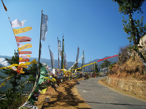 Sangjay Gang（Thimphu）～藍天襯托下的經幡