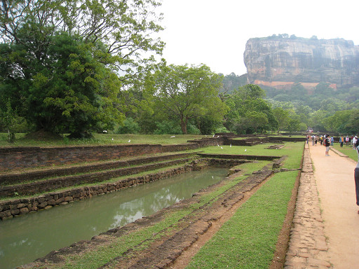 希基利亞（Sigiriya）～鷺鷥點綴的貯水池