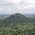 希基利亞（Sigiriya）～在岩頂皇宮所見被綠毯覆蓋的小山丘