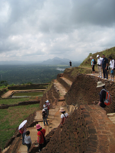 希基利亞（Sigiriya）～階上階下的人在看甚麼?