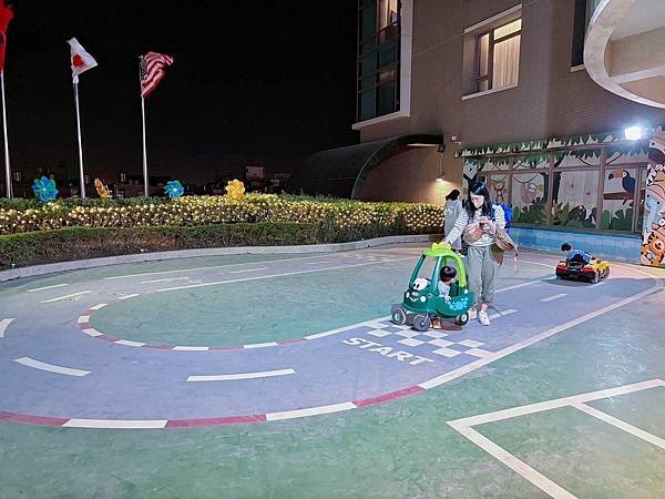【旅遊住宿】台中港酒店-有球池、賽車、彈珠檯的親子住宿推薦