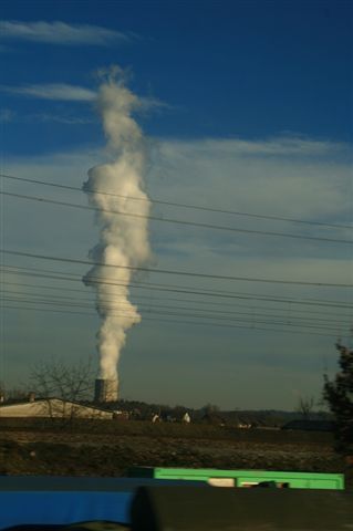 工廠的煙是白色.jpg
