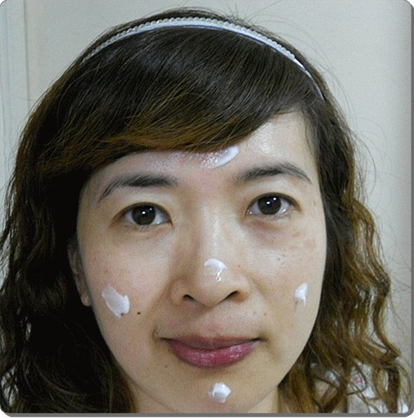 活膚抗皺霜擦在臉上的6個閃圖