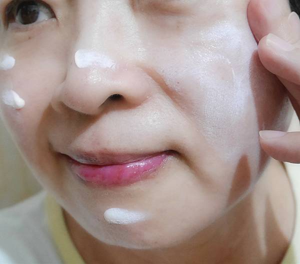 Erwachen醒寤-御光臉部防曬精華乳5.jpg Erwachen醒寤-御光臉部防曬精華乳5.jpg