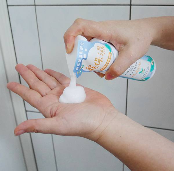 保濕舒敏泡泡潔顏慕斯2.jpg 保濕舒敏泡泡潔顏慕斯2.jpg