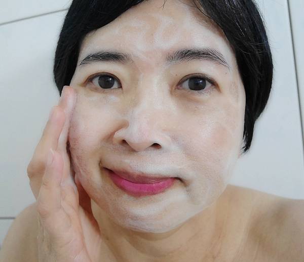 保濕舒敏泡泡潔顏慕斯4.jpg 保濕舒敏泡泡潔顏慕斯4.jpg