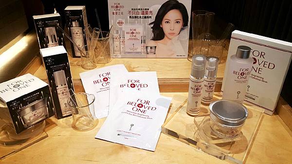 「亮白淨化光之鑰系列」開啟肌膚透白關鍵,不只白 還要亮! 「亮白淨化光之鑰系列」開啟肌膚透白關鍵,不只白 還要亮!