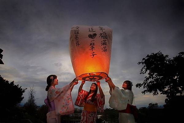 圖2.宜蘭綠舞二週年慶「祈願天燈」專案，逢每週五以及2月8日(六)元宵節入住綠舞，即可參與天燈許願活動。