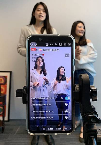 【圖說:EasyLive創造高互動性直播畫面,參與觀眾留言、跑馬燈、進行活動都一目了然!讓直播主、觀眾都享受!】 【圖說:EasyLive創造高互動性直播畫面,參與觀眾留言、跑馬燈、進行活動都一目了然!讓直播主、觀眾都享受!】
