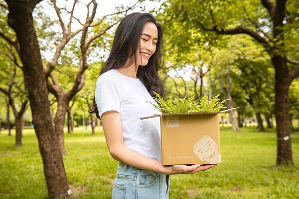 1015【PChome 新聞稿-附件】PChome網路家庭重視環境永續工作,將於2020年第四季成為台灣第一家能累積綠色採購金額的電商通路。 1015【PChome 新聞稿-附件】PChome網路家庭重視環境永續工作,將於2020年第四季成為台灣第一家能累積綠色採購金額的電商通路。