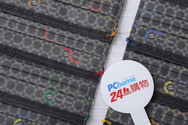 【PChome 24h購物 附件二】共推出紅、藍、橙、綠、棕、黃6種款式，代表六條捷運路線。