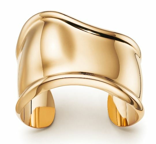 Elsa Peretti® Bone Cuff 18K金手鐲 (左手)NT495,000 Elsa Peretti® Bone Cuff 18K金手鐲 (左手)NT495,000