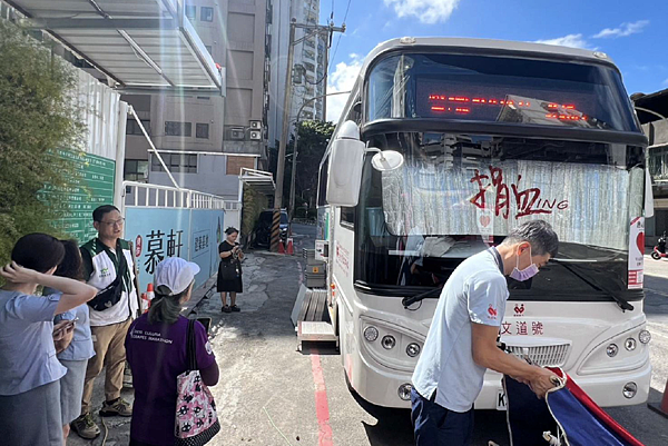 【新北市家扶發展學園】與【德佑慕軒】聯袂舉辦捐血活動