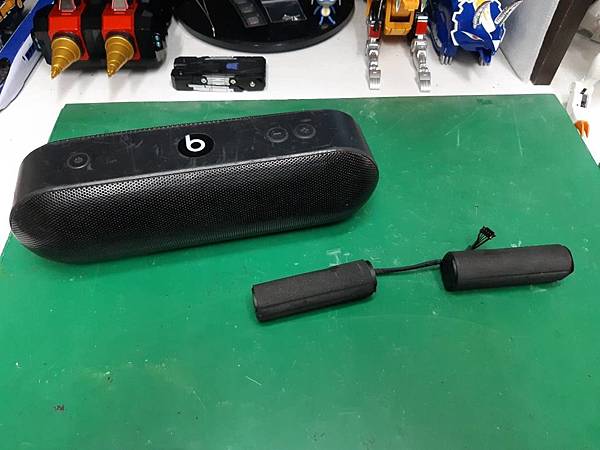 beats Pill+ 電池.jpg