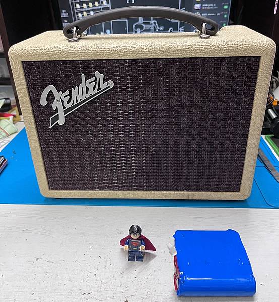 Fender lndio 藍芽喇叭 電池.jpg