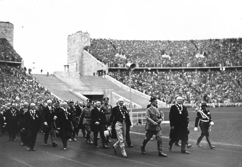 Bundesarchiv_Bild_146-1976-033-17,_Berlin,_Olympische_Spiele.jpg