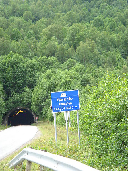 挪威有很多很長的隧道...