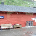 中途經過Myrdal...下雨