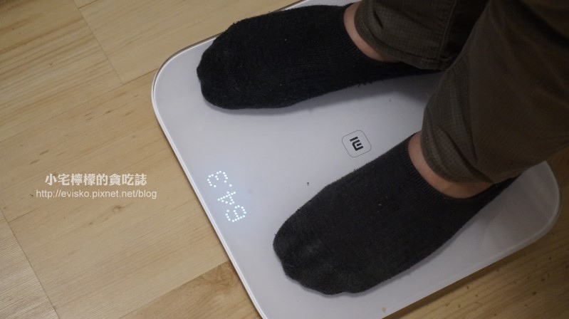 3c開箱 小米體重計 記錄全家人體重的好幫手 強化超白玻璃機身 聰明