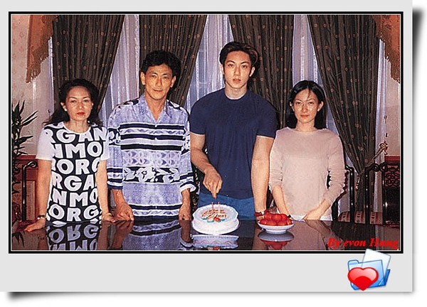 Wu Mum, Wu Dad, Chun & Sister