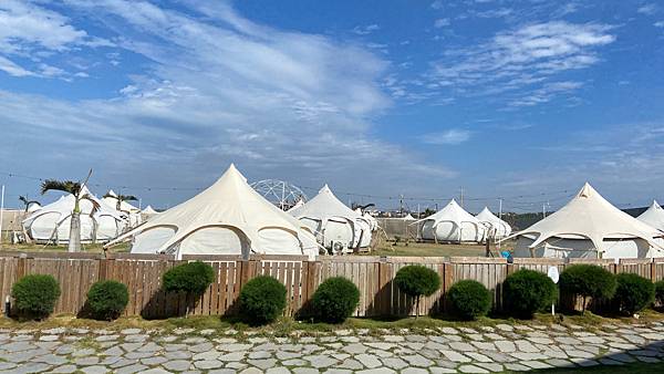 跟著姐姐趴趴走l蟬說：夕陽漫漫l來來來露營去高美濕地住一晚l