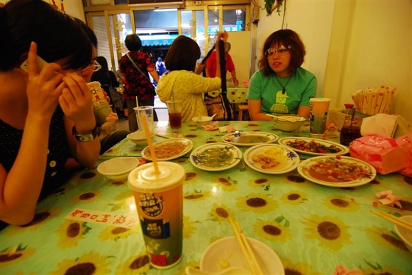 菜來了沒飯，結果飯來了沒菜。