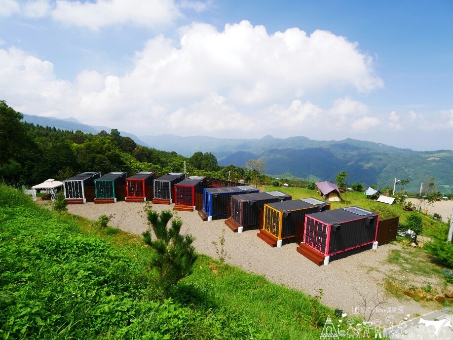 【樂奔VIP景觀露營區】好可愛喔 ! 天空雲海中的彩色湯屋你