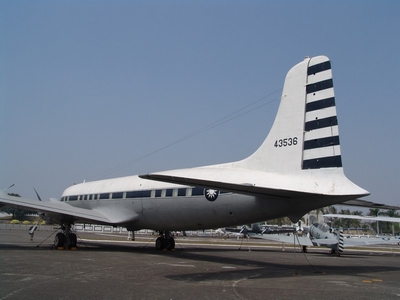 C-118 舉重霸王式運輸機