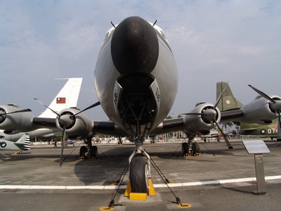 C-118 舉重霸王式運輸機 C-118 舉重霸王式運輸機