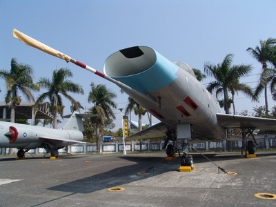 F-100A 超級軍刀式戰鬥轟炸機  Super Sabre