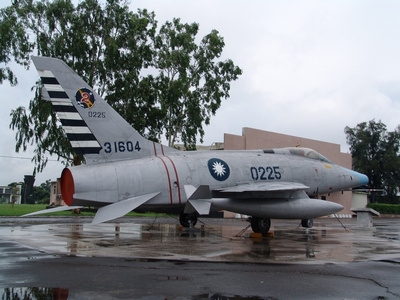 F-100A 超級軍刀式戰鬥機 Super Sabre F-100A 超級軍刀式戰鬥機 Super Sabre