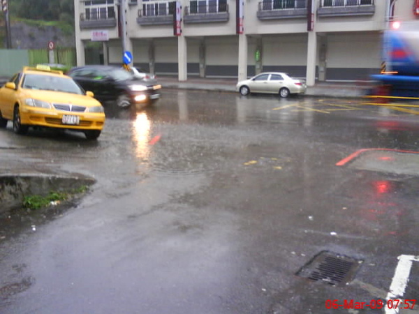 到基隆下大雨