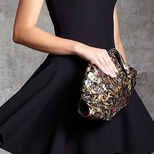 534d4509894a4Alexander_McQueen_Black_Floral_Print_Satin_De_Manta_Clutch