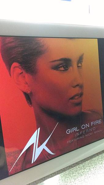 Girl On Fire (Inferno Version) [feat. Nicki Minaj]