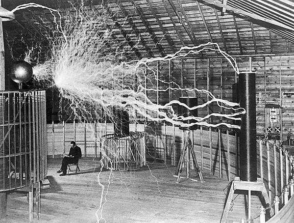 Nikola_Tesla,_with_his_equipment_EDIT.jpg