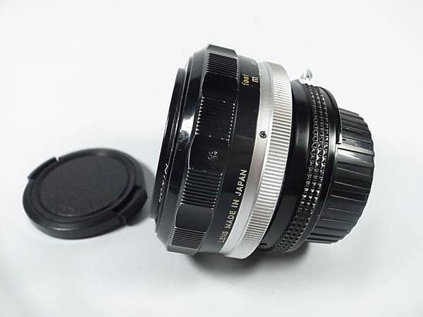 Nikon AI 55mm F1.2-04.JPG