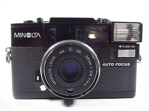 介於古典與現代之間：Minolta Hi-matic AF-