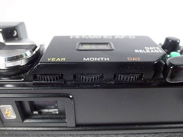 介於古典與現代之間：Minolta Hi-matic AF-