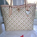 Dooney Bourke handbag 近照