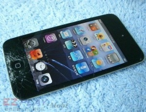 iPod Touch 4面板破裂,連液晶也必須更換!1 iPod Touch 4面板破裂,連液晶也必須更換!1