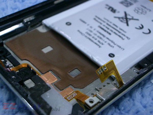 iPod Touch 4面板破裂，連液晶也必須更換！9