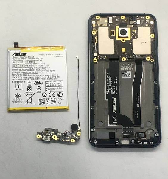 ASUS Z012DA手機維修_更換螢幕04.JPG