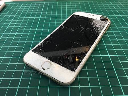 iphone6 面板破裂的慘樣