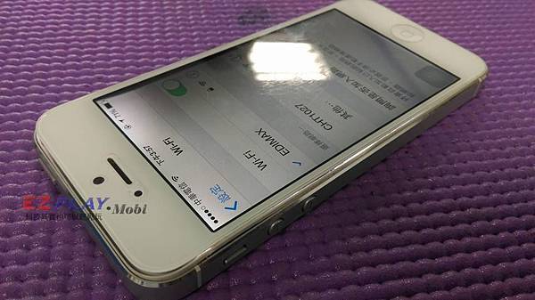 iPhone 5電池膨脹造成螢幕顯示異常1.jpg