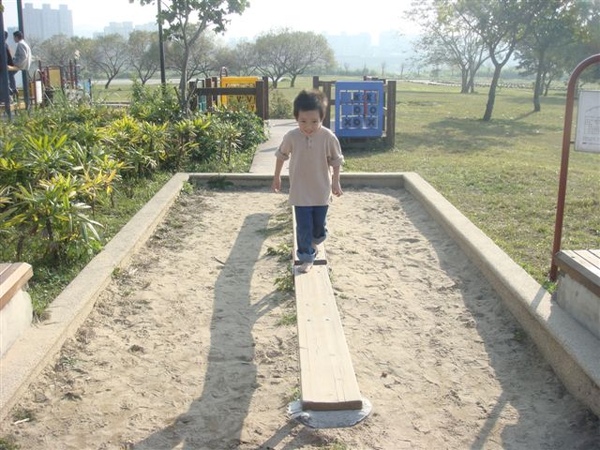 華中橋下兒童遊戲區