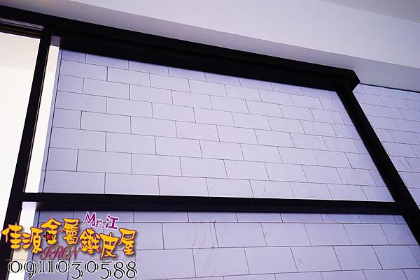 店門面設計 金屬玻璃拉門 鐵方格門面 (15).JPG