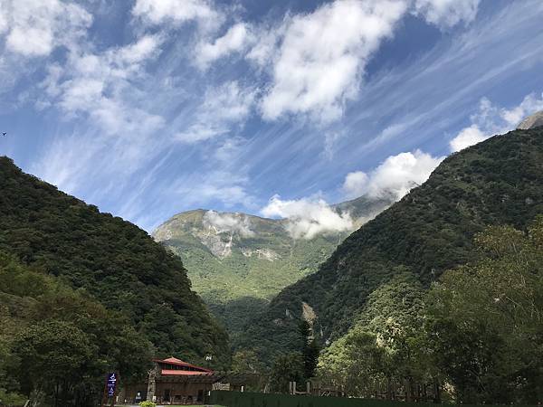 布洛灣山月村