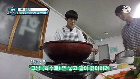 V LIVE - 2017 울림PICK 4화 (2017 WoollimPICK ep.4) 골든차일드 첫 리얼리티.mp4_20170731_173217.941.jpg